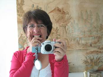 Coreybitingherhandtose