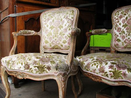 Pair_of_french_antique_armchairs