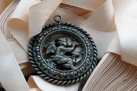 Antiqueangelmedallion