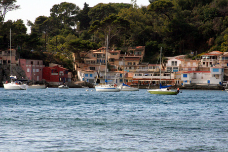 Fishingvillagecapbrun_2