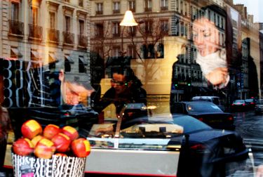 Checking_out_the_goods_in_fauchon