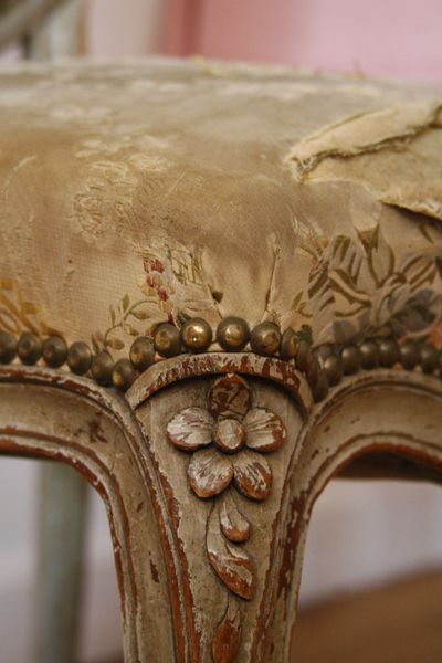 Detail_of_a_french_chair