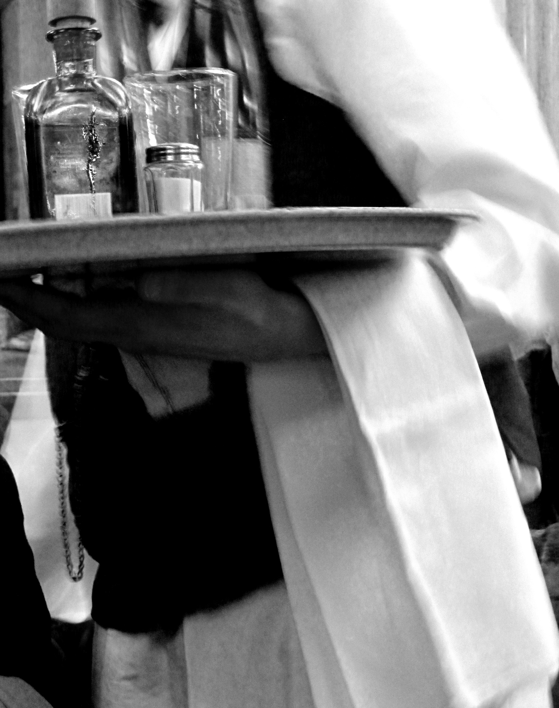 Cafe-FLores-Waiter Cafe-FLores-Waiter