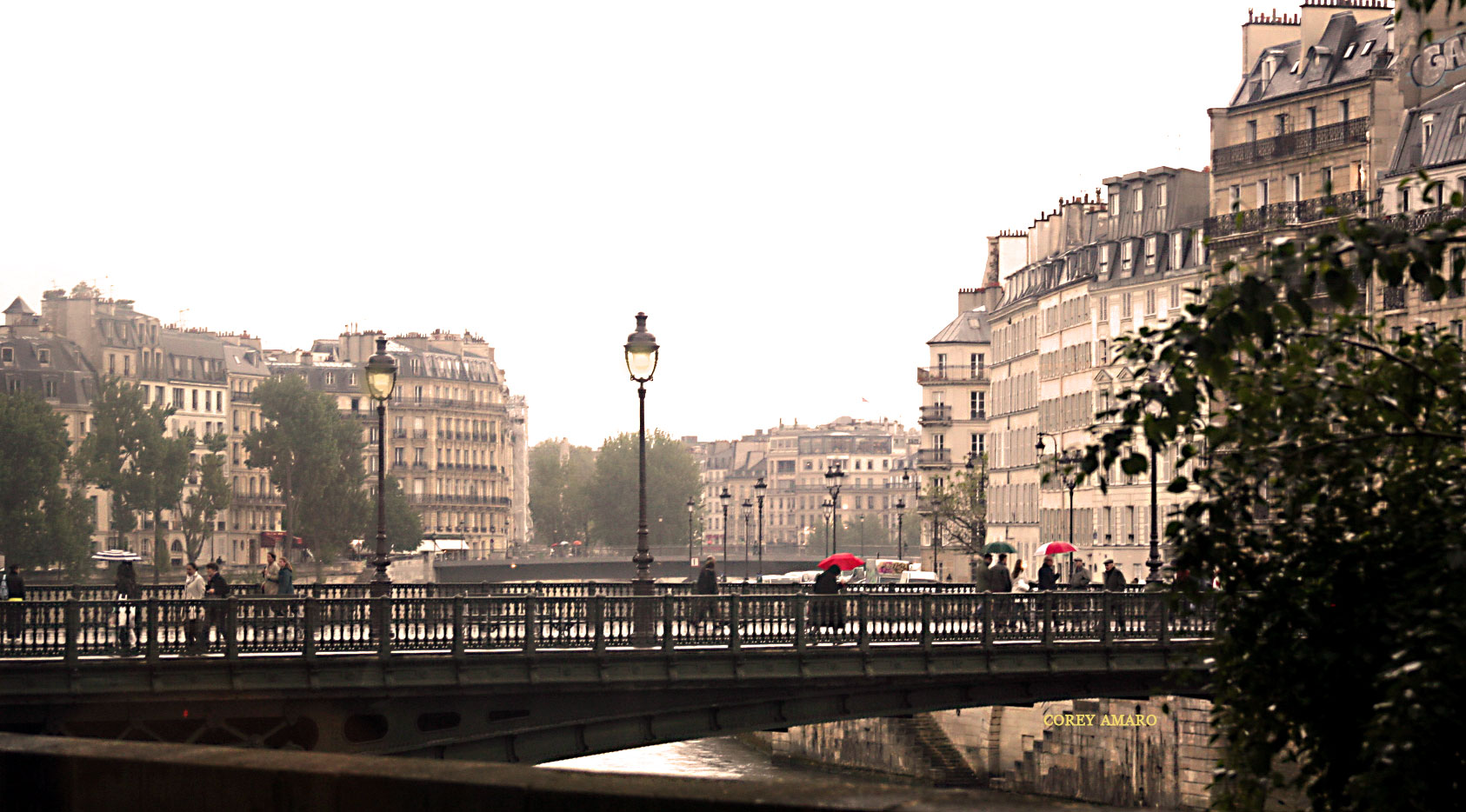 Red-umbrella-Paris