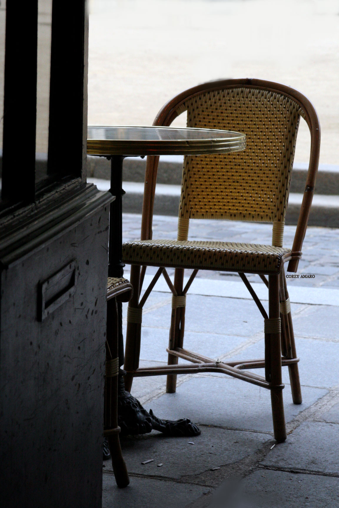 Table-outside-of-cafe