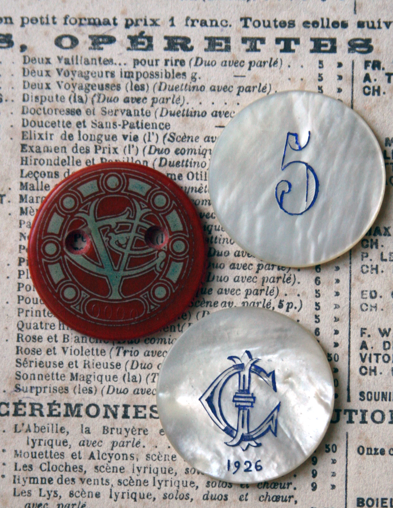 Poker-chip-mother-of-pearl