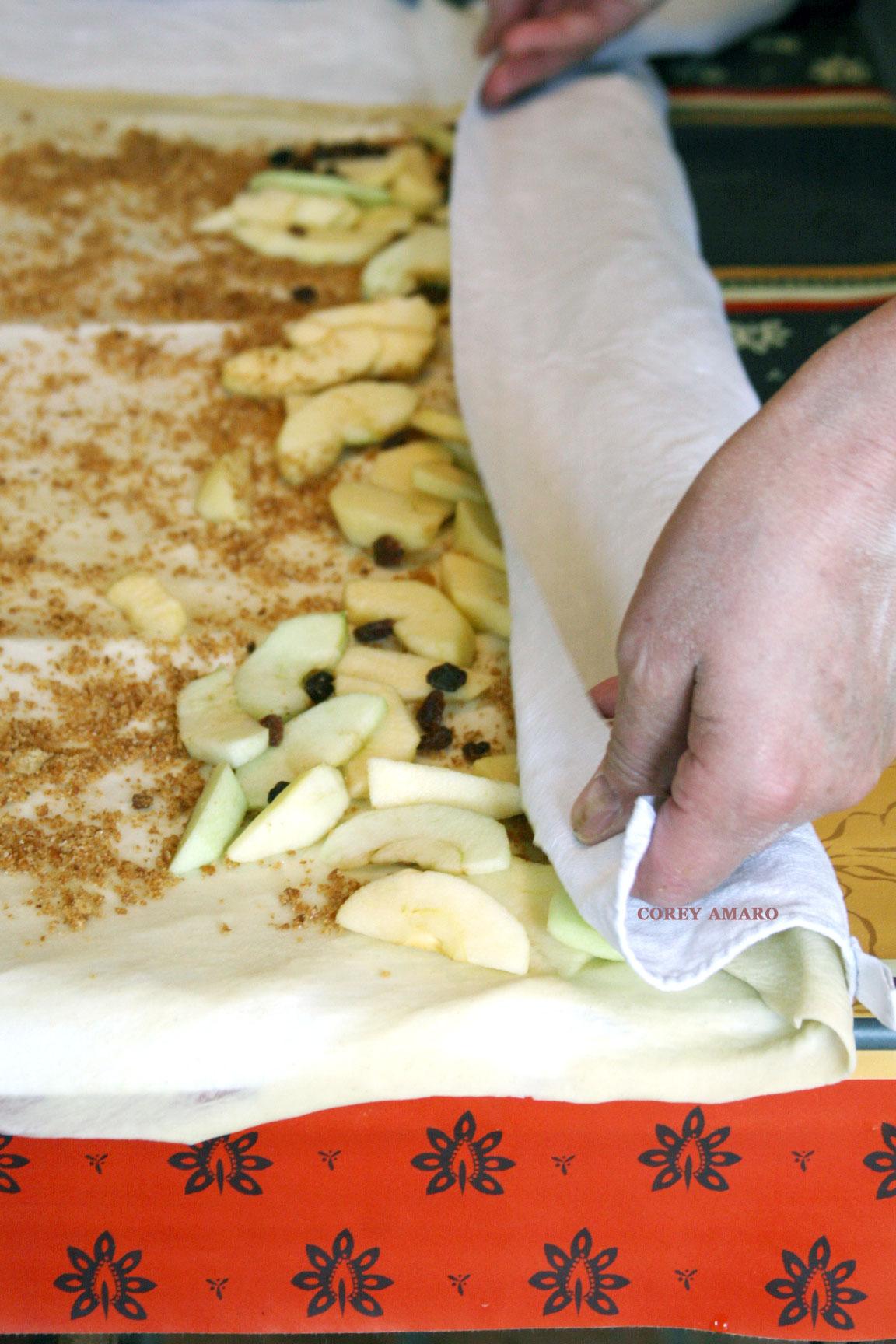 Roll-the-strudel Roll-the-strudel