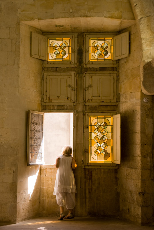 Woman at the Window - Arles, Provence - Copyright by Merisi. All rights reserved_0030i