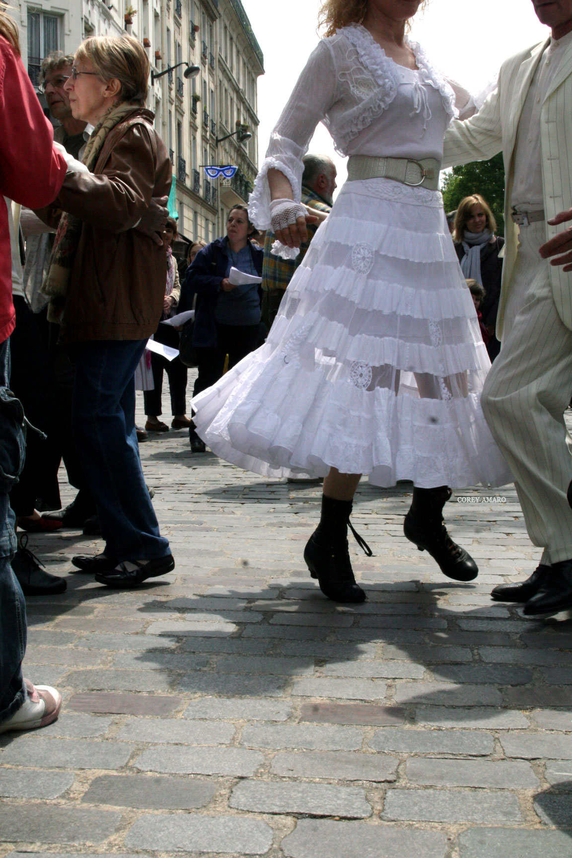 Dancing-rue-mouffetard Dancing-rue-mouffetard