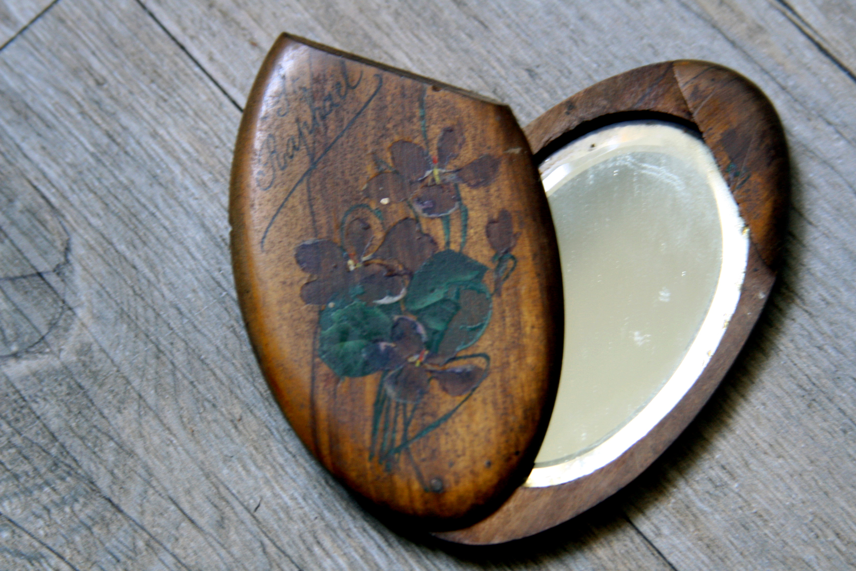 Souvenir-mirror