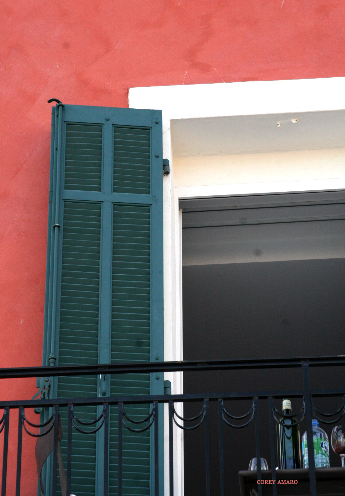 Balcony-with-wine
