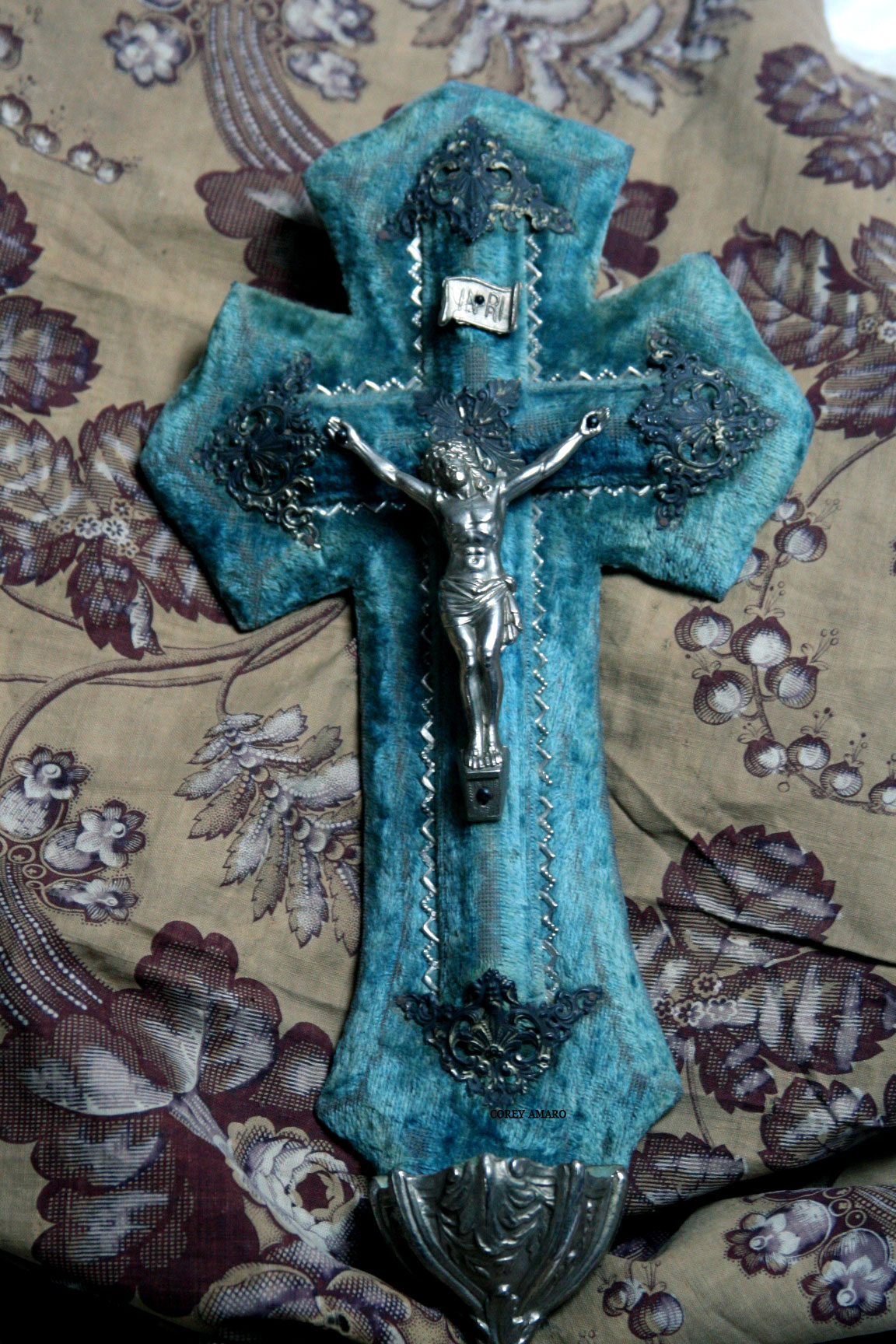 Blue-velvet-cross