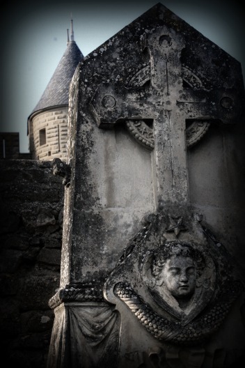 Tombstone with angel Tombstone with angel