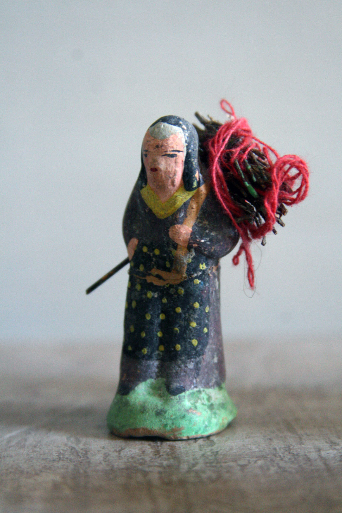 Santon-gathering-twigs