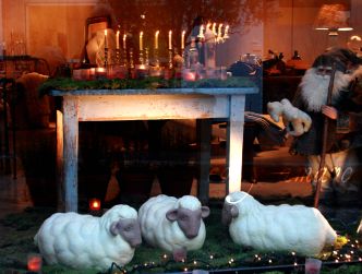 Cote bastide christmas window