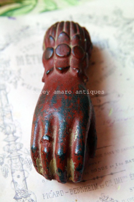 Fatima hand knocker red