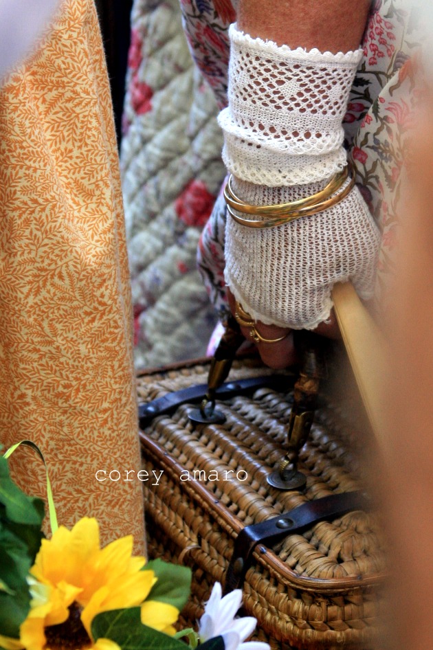 Provencal glove and basket