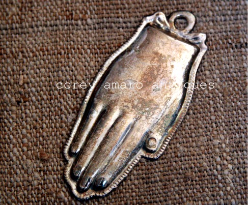 Ex voto hand