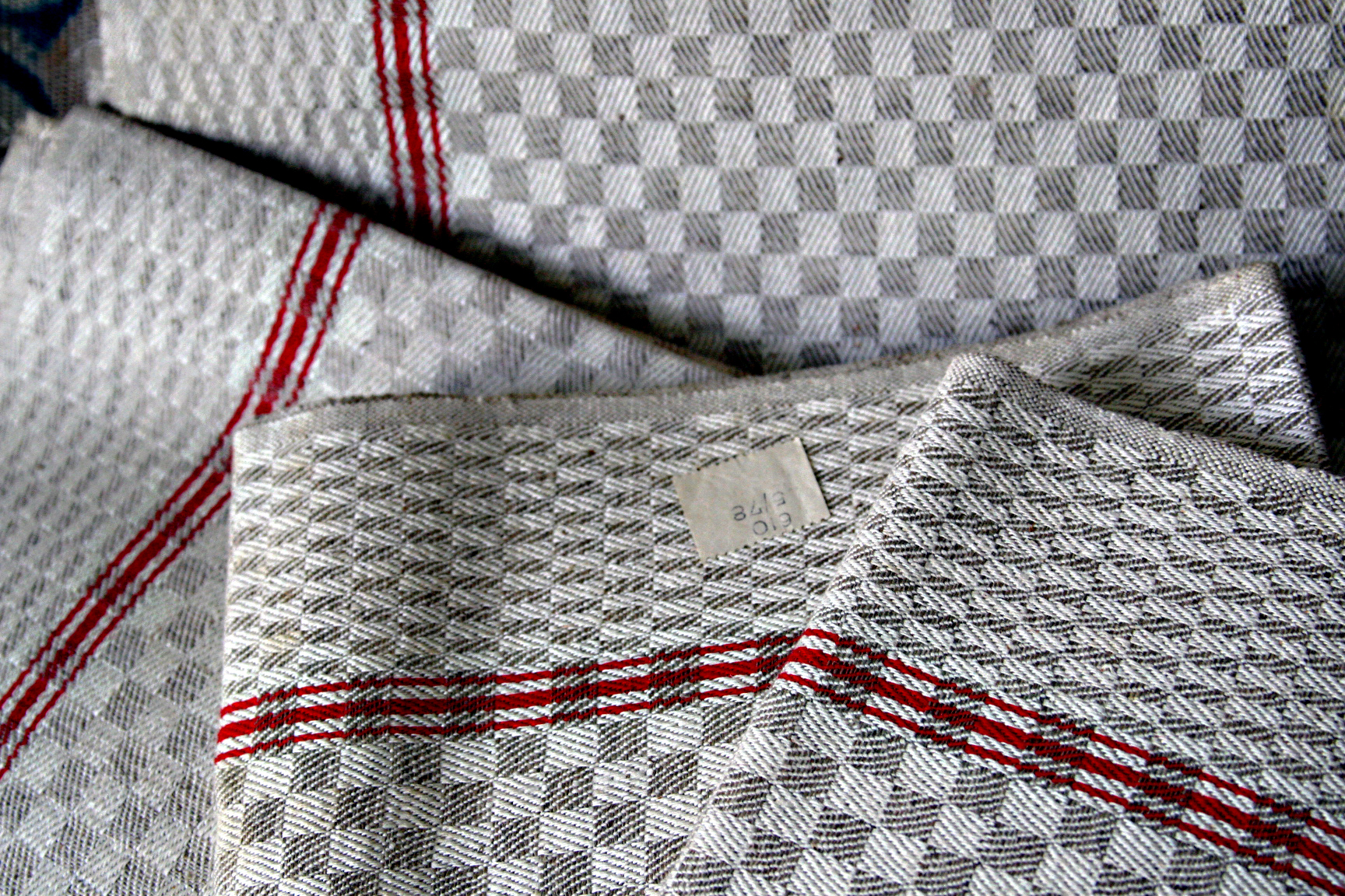 Beige-checked-linens