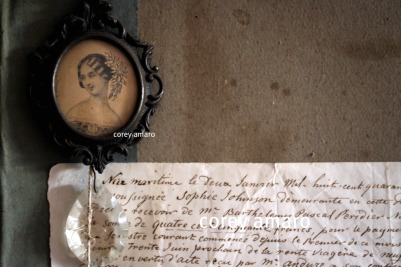 Small frame with laurel wreath