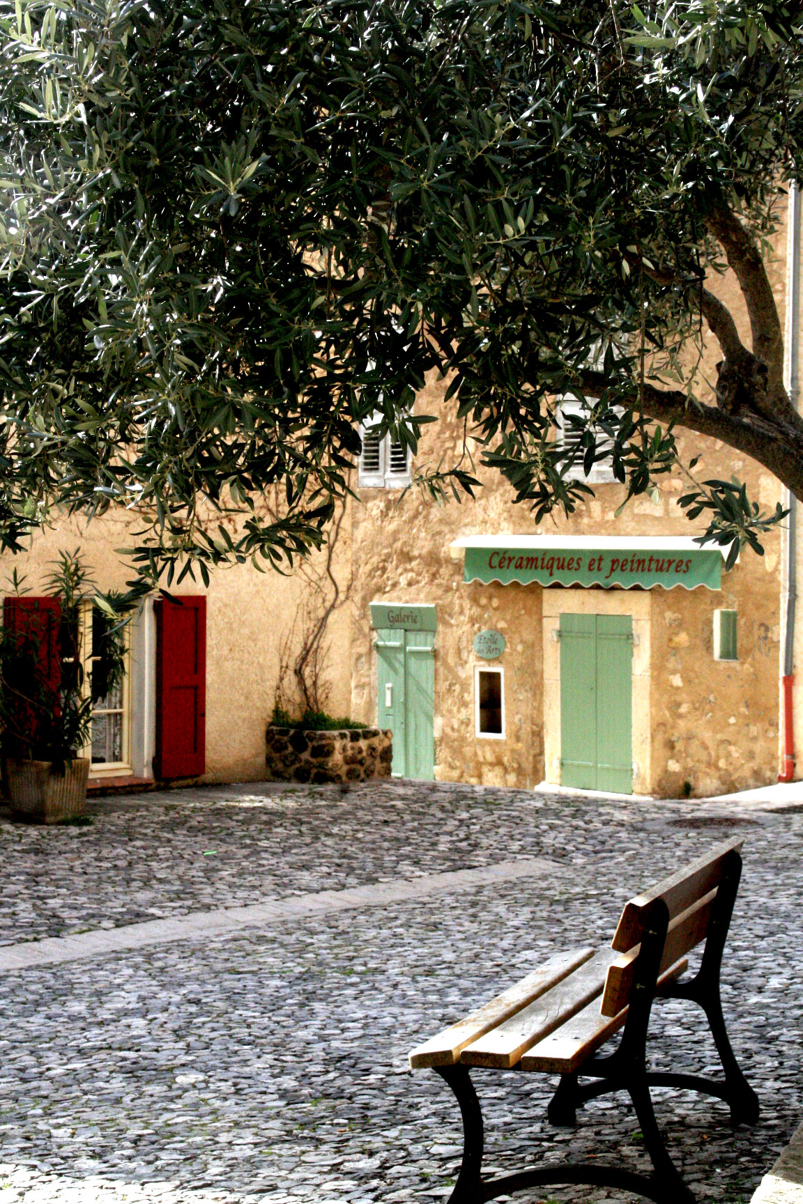 maison du village square