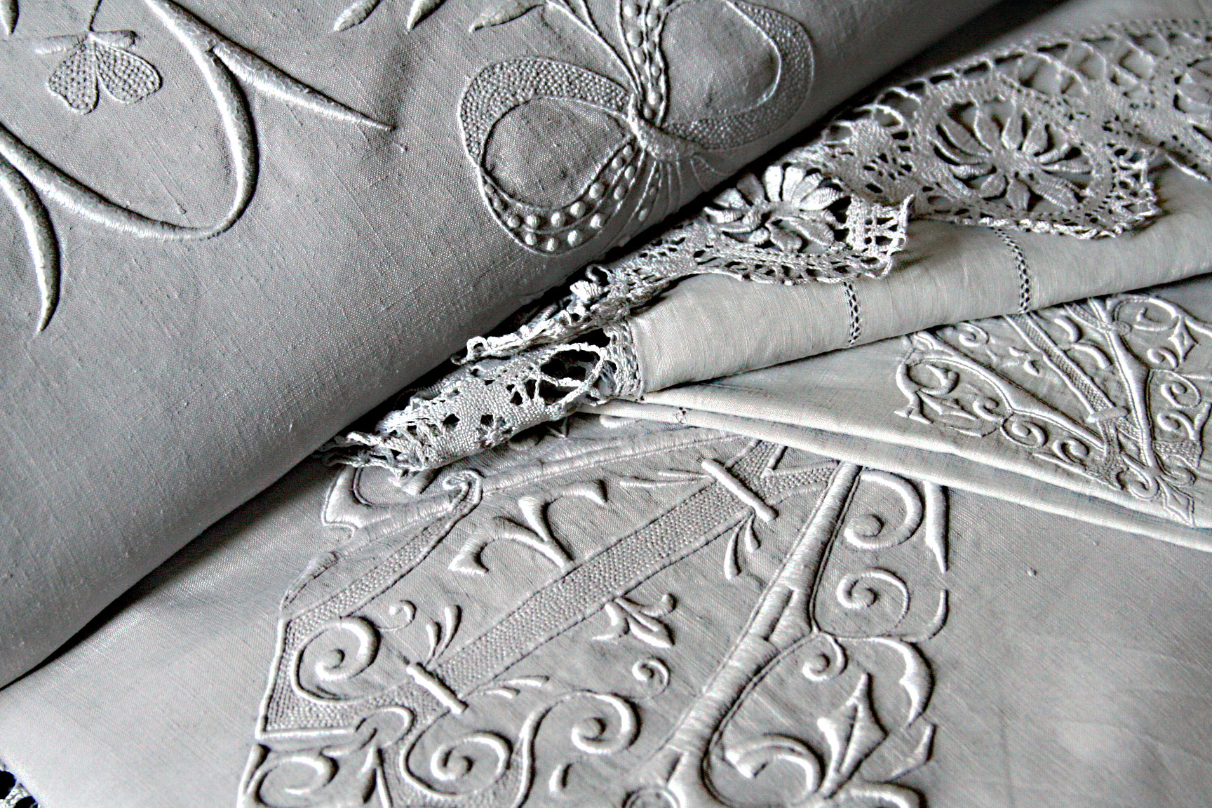 French-monogrammed-sheets