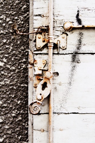 Hinge shutter Hinge shutter