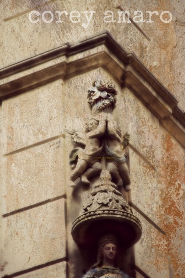 Corner statue Corner statue