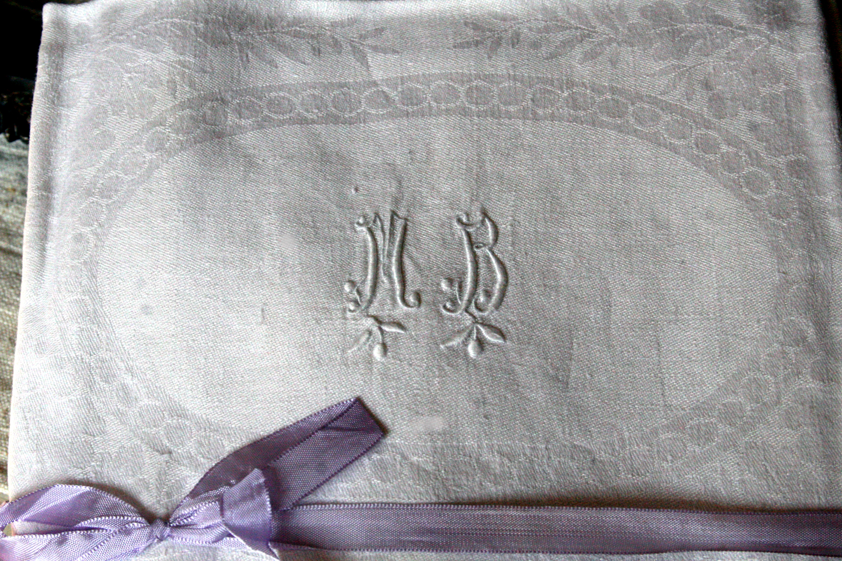 Monogram-linen
