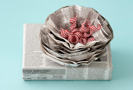 Newspaper-gift-wrapping