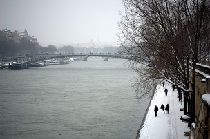 Snow covered Seine in Paris by Chelsea