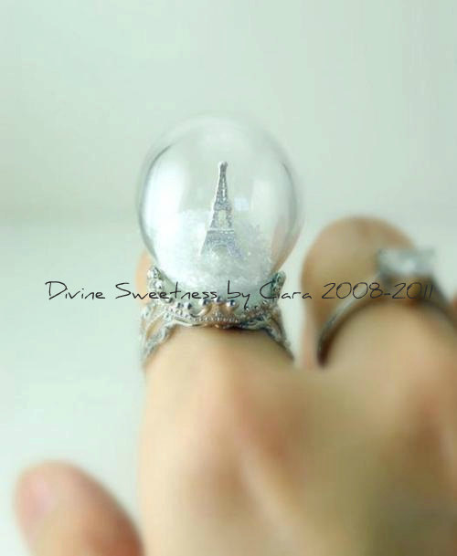 Snow globe ring