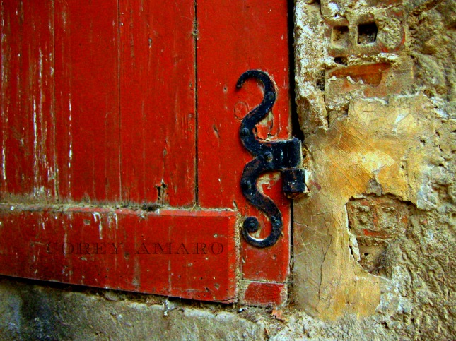 Antique moustache hinge