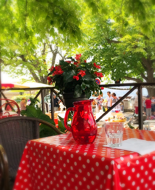 Table in Provence