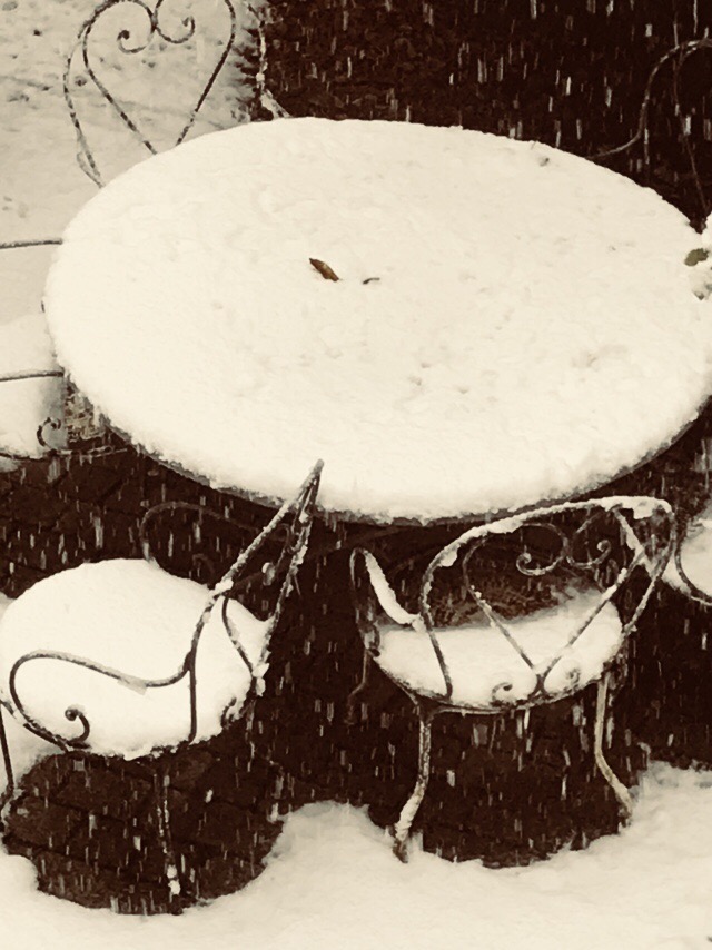 Let it Snow while I Go to the Brocante