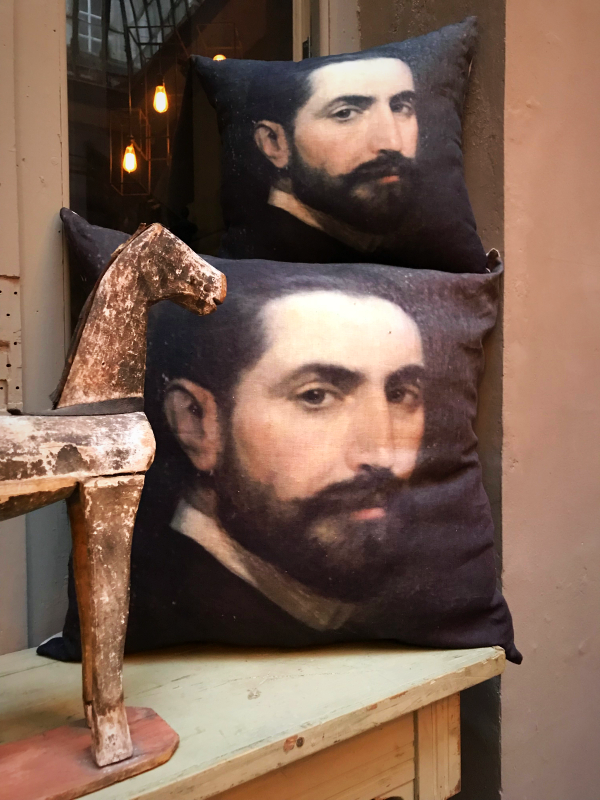 vox populi's pillows, Sacha's doppelganger